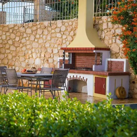 Azzuro With Private Pool By Estia *
